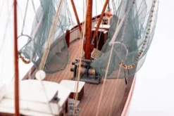 Billings Models 1/33 Krabbenkutter Cux 87 Wooden Boat Kit