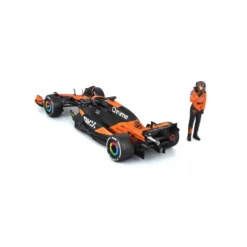 Burago 1/24 F1 McLaren MCL38 2024 With Piastri Figure Diecast Model