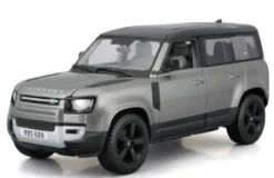 Burago 1/24 2022 Land Rover Defender Diecast Model