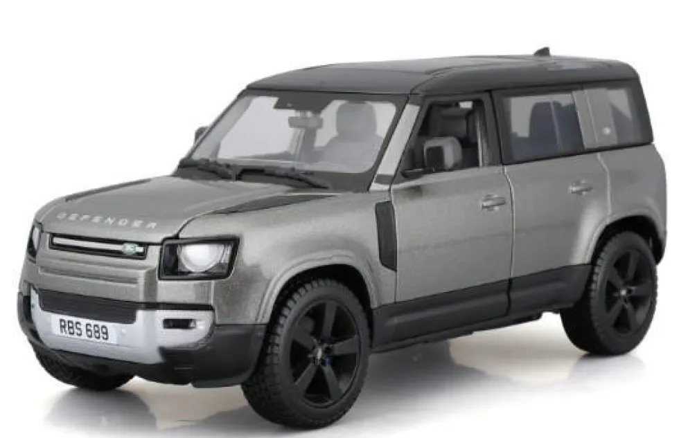 Burago 1/24 2022 Land Rover Defender Diecast Model