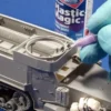 Deluxe Materials Pin Flow Adhesive Applicator