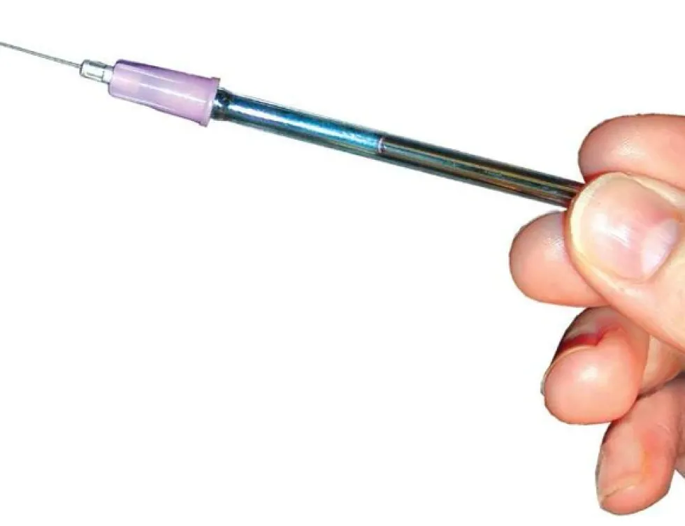 Deluxe Materials Pin Flow Adhesive Applicator