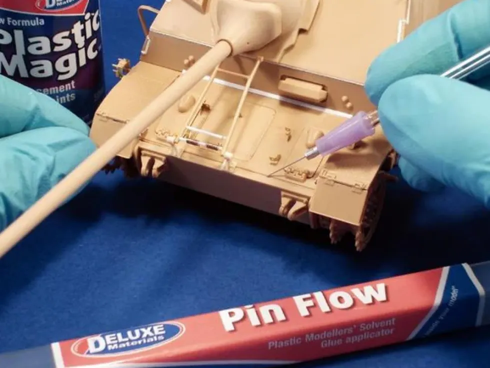 Deluxe Materials Pin Flow Adhesive Applicator