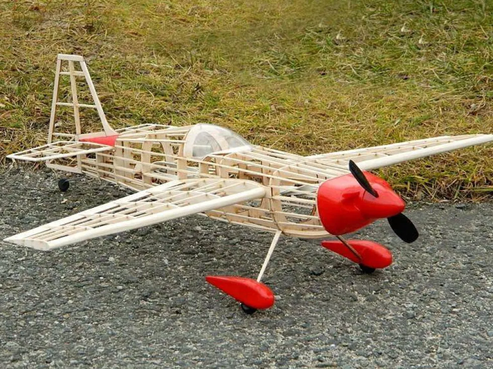 Guillow 1/14 Edge 540 Stunt Aircraft Model Kit