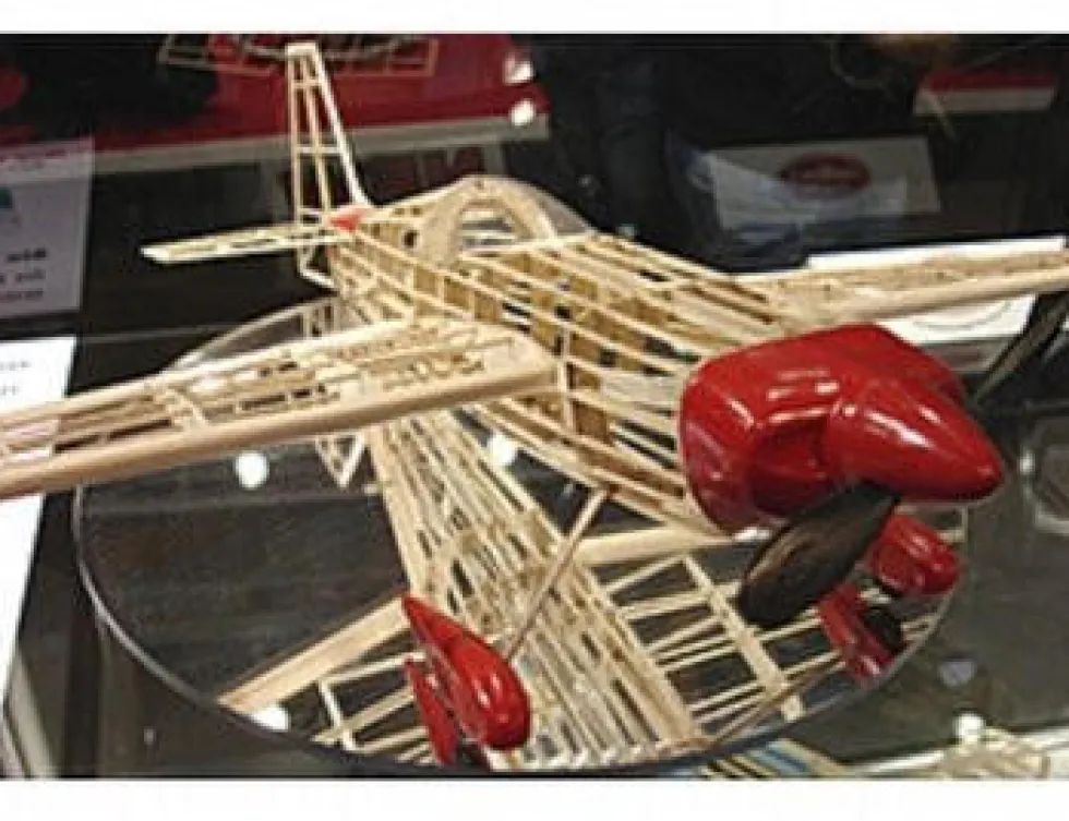 Guillow 1/14 Edge 540 Stunt Aircraft Model Kit