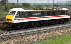 Hornby RailRoad: BR - Intercity Class 90 - 'Royal Scot' 90001