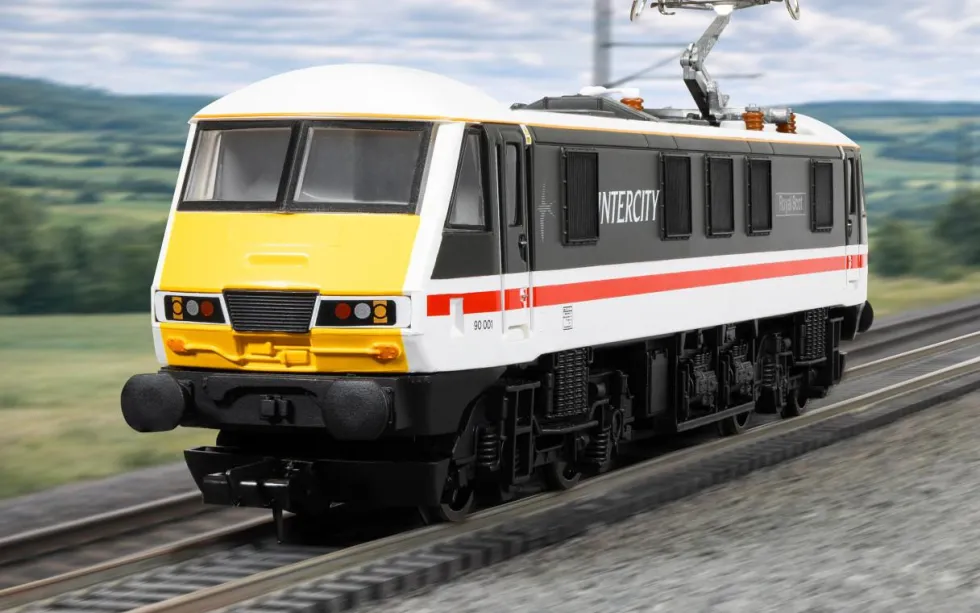 Hornby RailRoad: BR - Intercity Class 90 - 'Royal Scot' 90001