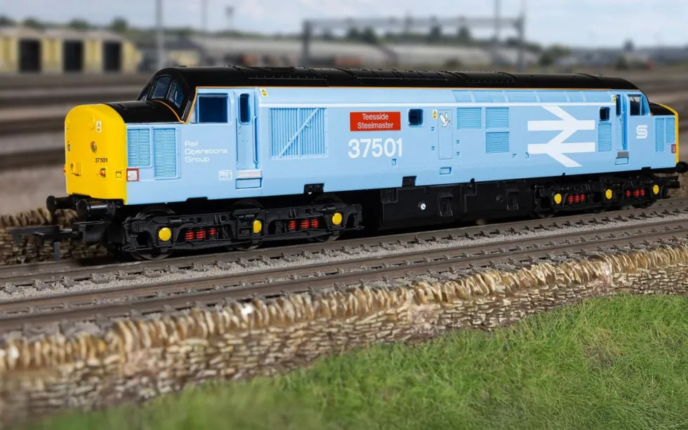 Hornby RailRoad: Class 37 37501 Teesside Steelmaster - British Steel