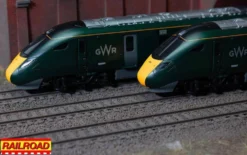 Hornby RailRoad OO Gauge GWR Class 800 800001 Train Pack