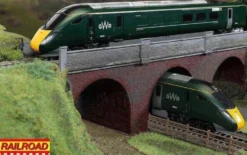 Hornby RailRoad OO Gauge GWR Class 800 800001 Train Pack