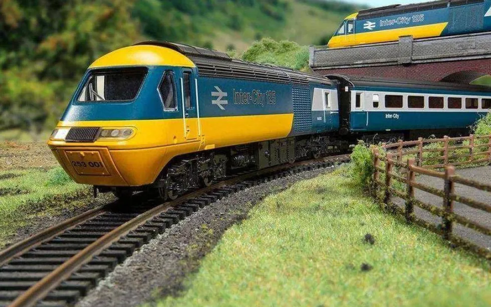 Hornby Railways BR High Speed Retro Train Set
