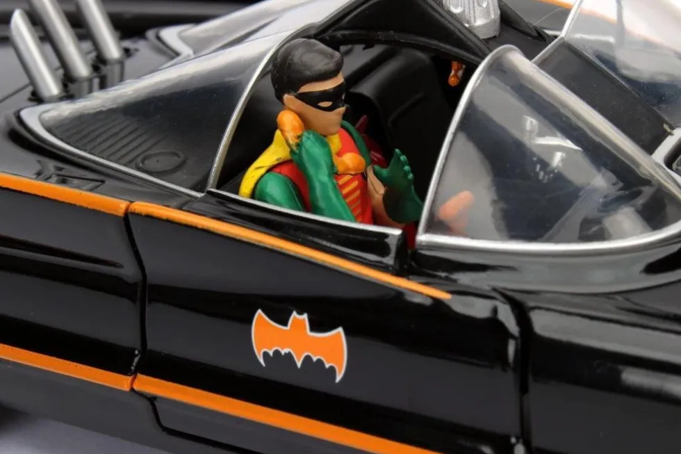 Jada 1/24 Classic TV Series Batmobile 1966