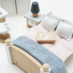 Le Toy Van Daisylane Master Bedroom Dolls House Furniture