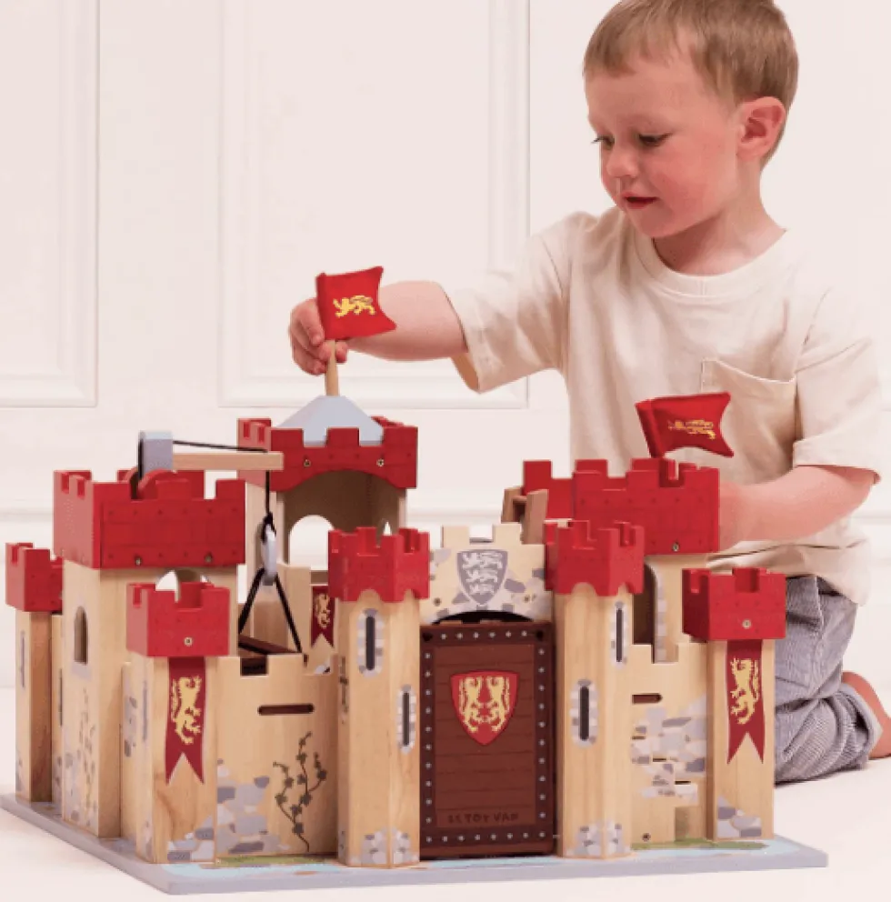 Le Toy Van Lion Heart Wooden Toy Castle