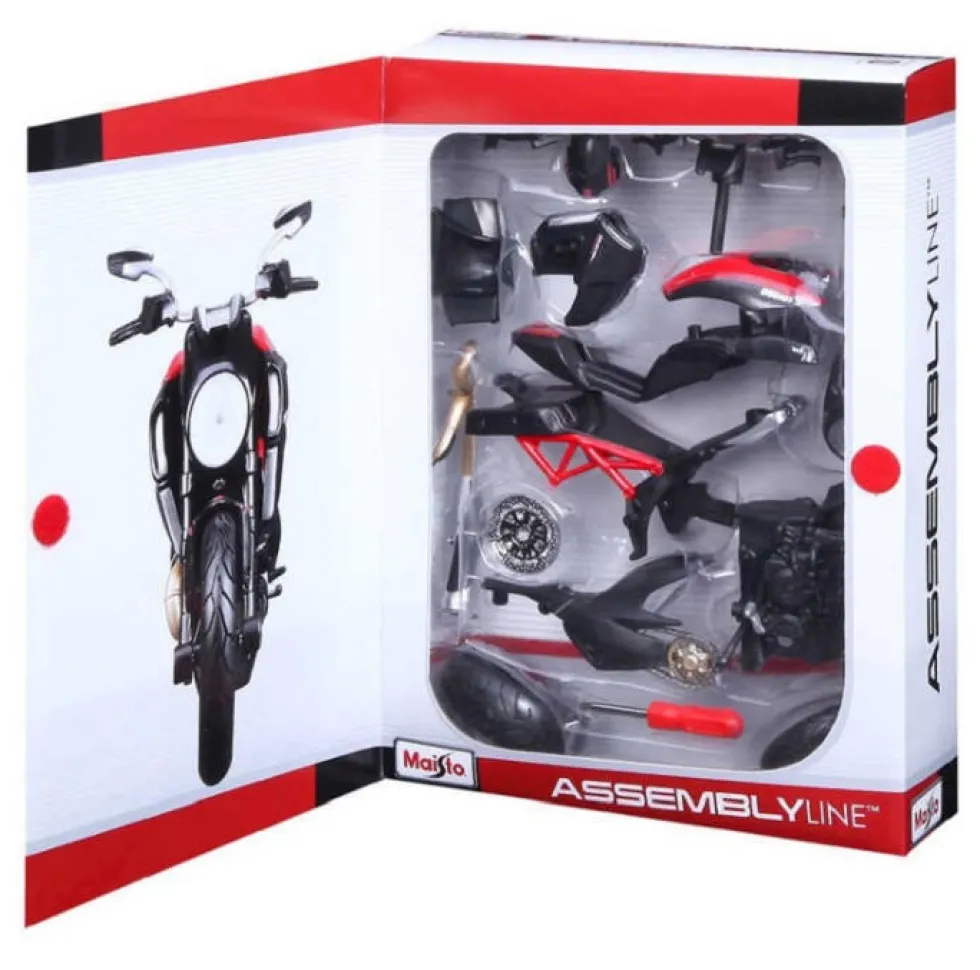 Maisto 1/12 Ducati Diavel Carbon Diecast Model Kit