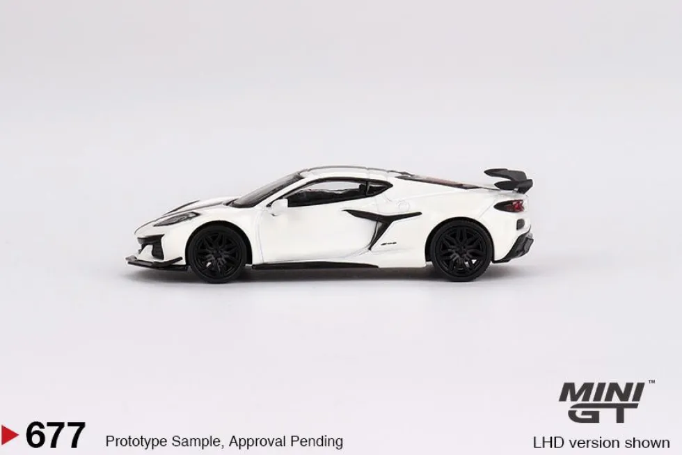 Mini GT 1/64 Chevrolet Corvette Z06 2023 Arctic White (RHD)