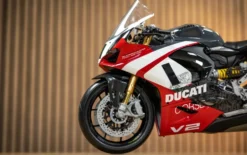 Pocher 1/4 Ducati Superbike 1299 Panigale V2 Superquadro Final Edition