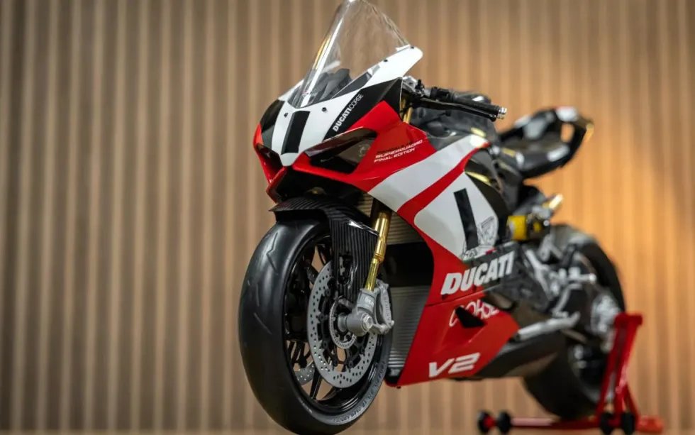 Pocher 1/4 Ducati Superbike 1299 Panigale V2 Superquadro Final Edition