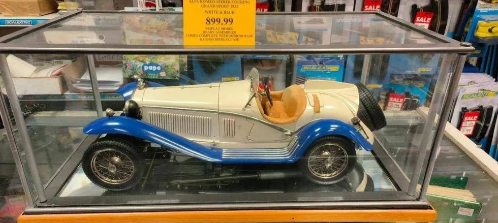 Pocher 1/8 1932 Alfa Romeo Spider Touring Gran Sport Ready Assembled