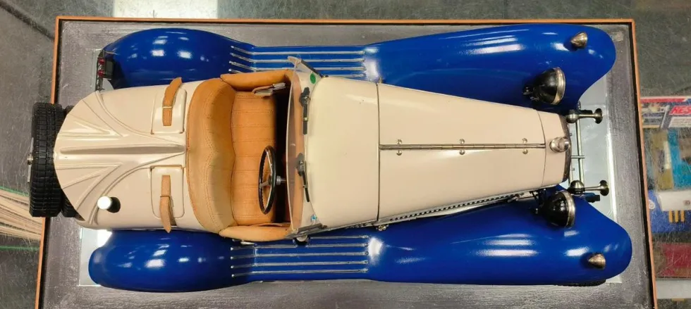 Pocher 1/8 1932 Alfa Romeo Spider Touring Gran Sport Ready Assembled