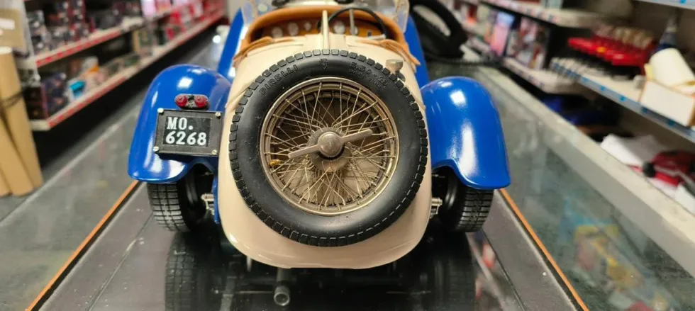 Pocher 1/8 1932 Alfa Romeo Spider Touring Gran Sport Ready Assembled
