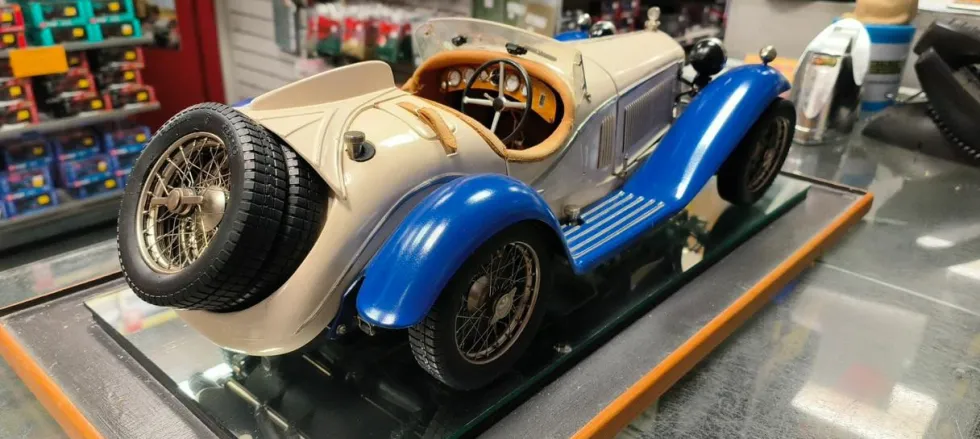 Pocher 1/8 1932 Alfa Romeo Spider Touring Gran Sport Ready Assembled