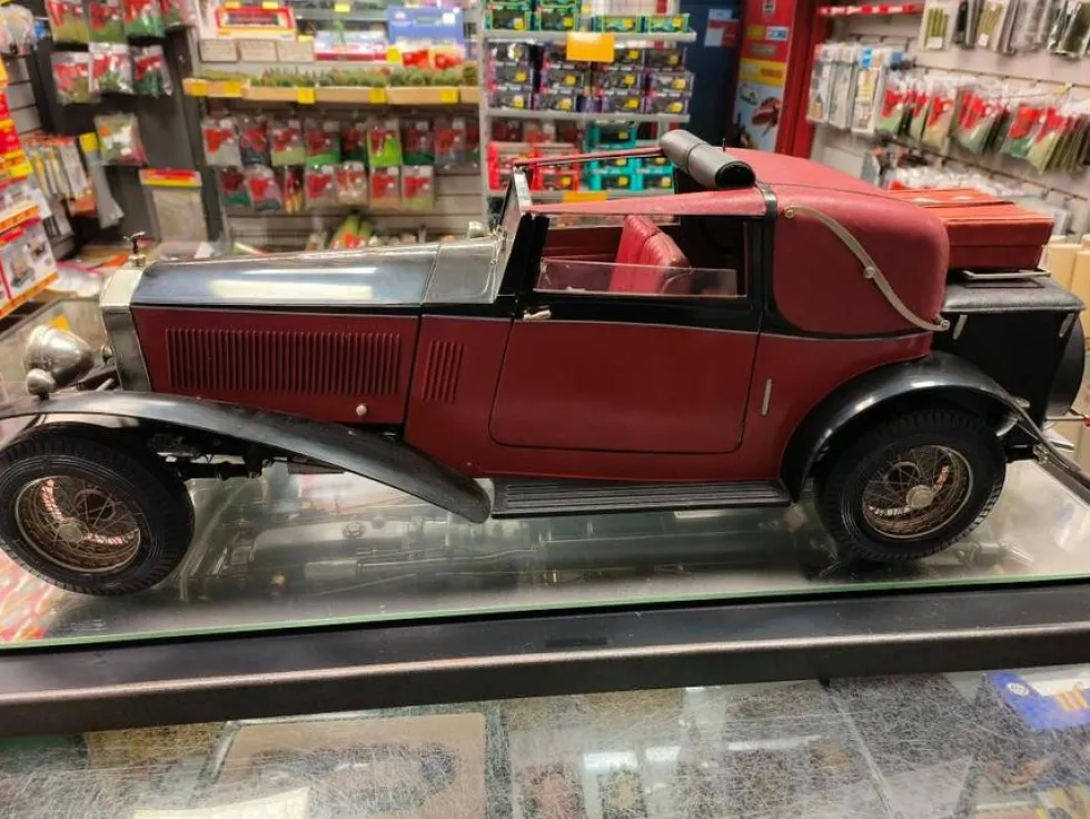Pocher 1/8 1932 Rolls Royce Phantom II Sedanca Coupe Maroon And Black Ready Assembled