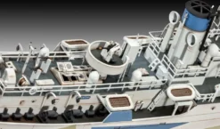 Revell 1/144 HMCS Snowberry Flower Class Corvette
