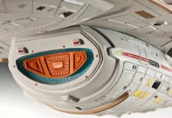 Revell 1/670 USS Voyager NCC-74656