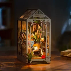 Rolife Holiday Garden House 3D Creative Bookend