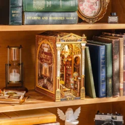 Rolife Library of Wonders 3D Creative Bookend