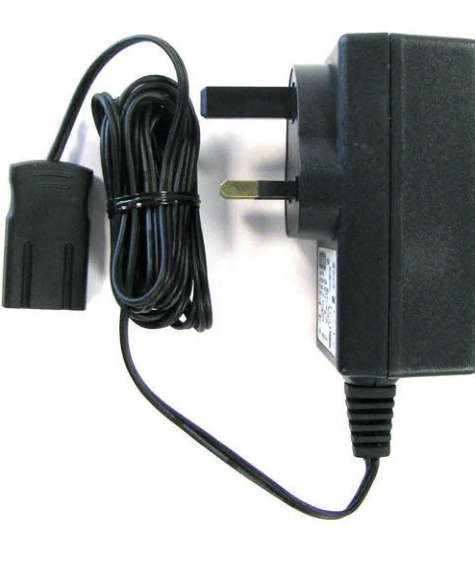 Scalextric Multi Purpose Analogue Transformer 15V 1.2A UK Plug