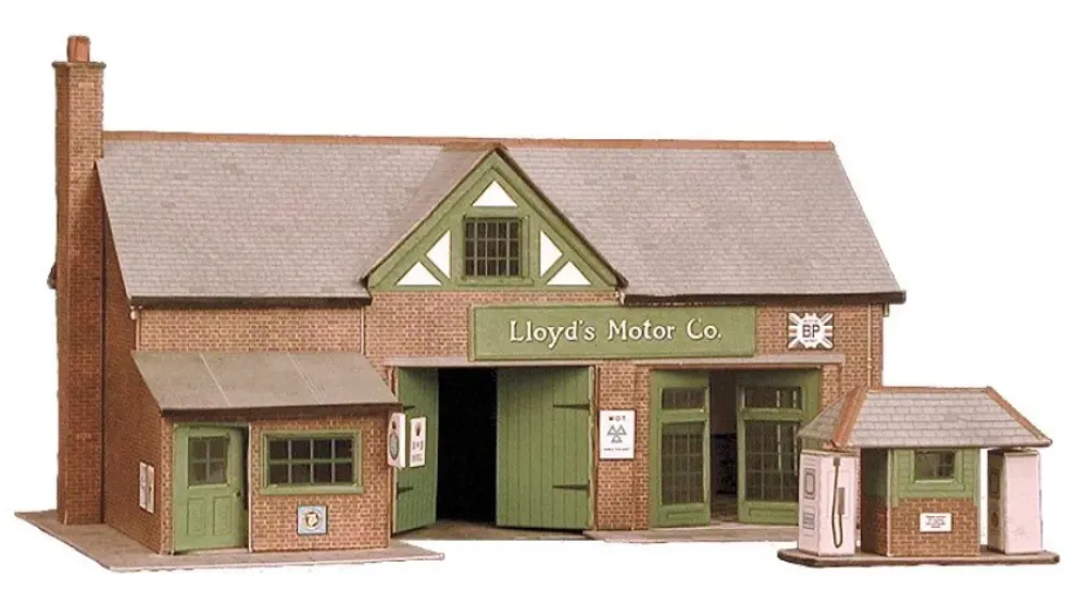 Superquick 1/76 Country Garage & Petrol Pump Card Building Kit