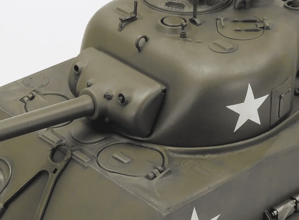 Tamiya RC 1/16 M4A3(105) HVSS Sherman 105mm Howitzer Kit