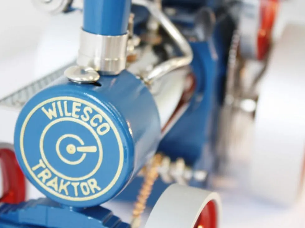 Wilesco D415 Live Steam Traction Engine Kit Red and Blue